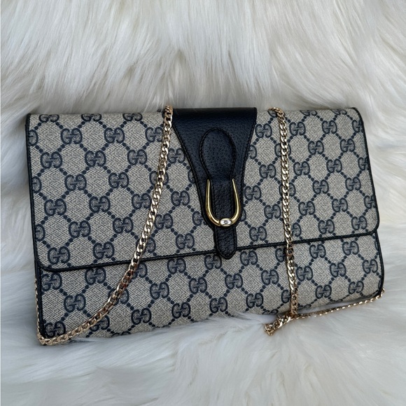 Gucci Vintage Monogram Crossbody - Picture 13 of 13